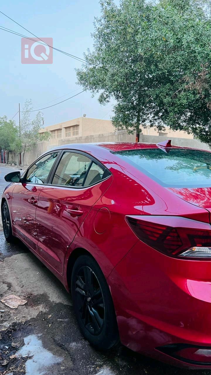 هیۆندای ئەلەنترا